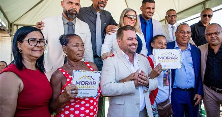 Madre de Deus :Dailton Filho entrega obra e casas na Quitéria Velha