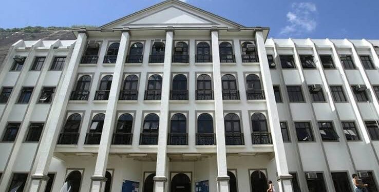 Após ameaças de aluno faculdade suspende atividades presenciais