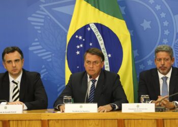 Combustível: Bolsonaro propõe ressarcir estados em troca de ICMS zero