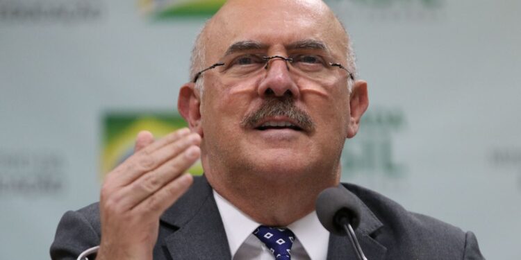 Ex-ministro da Educação será transferido para Brasília