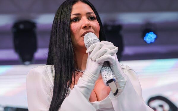 Simaria, da dupla com Simone, anuncia que vai se afastar dos palcos