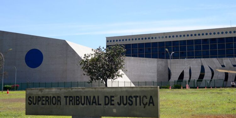 STJ: planos de saúde não são obrigados a cobrir condutas fora da lista da ANS