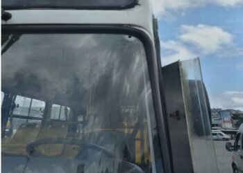 Candeias :Bandidos atiram em ônibus e assaltam estudantes do município