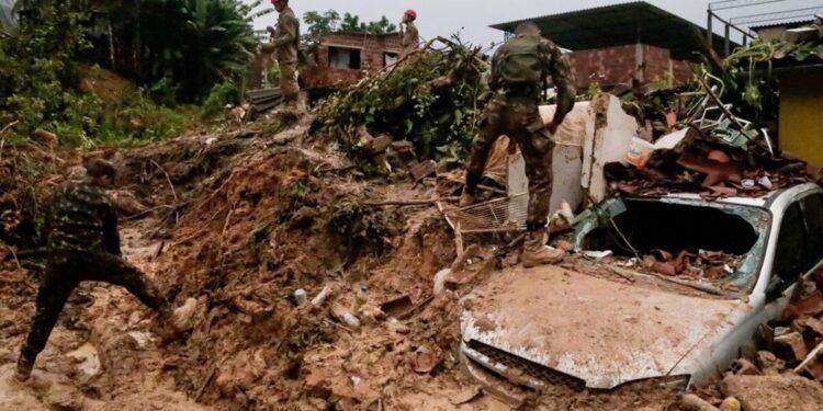 Uma semana após enxurradas, pessoas continuam desaparecidas em Pernambuco