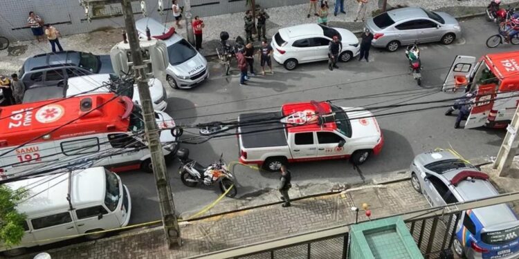 Homem atira em ex-mulher e em enteada após separação em Recife