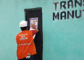 Candeias: Casa onde houve incêndio é interditada e será demolida, diz Defesa Civil