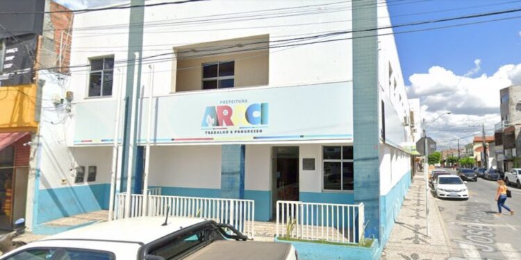 Servidores de Araci são exonerados após vazamento de mensagens com cunho homofóbico