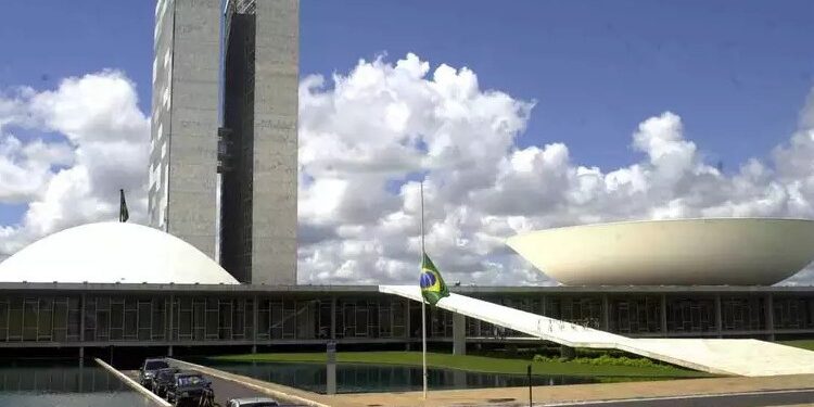 Mais de mil prefeitos farão protesto em frente ao Congresso Nacional