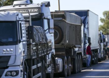 Prazo de autodeclaração para auxílio caminhoneiro termina nesta segunda