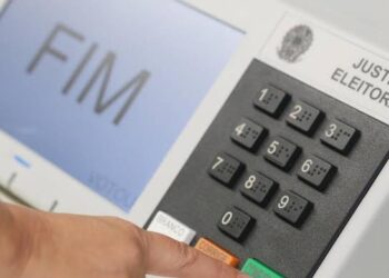 Eleitor deverá entregar celular para mesário antes de entrar na cabine de votação