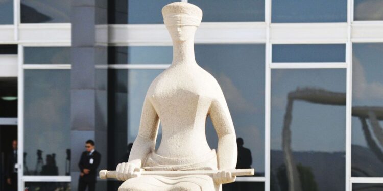 STF torna réu deputado denunciado por forjar atentado contra si