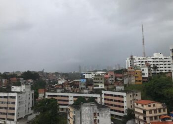 Salvador e região metropolitana tem previsão de céu nublado e chuva no fim de semana