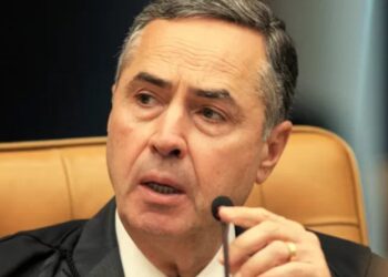 Ministro do STF suspende lei que criou piso salarial da enfermagem