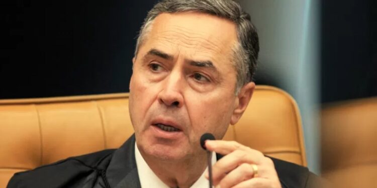 Ministro do STF suspende lei que criou piso salarial da enfermagem