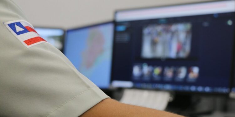 Dois foragidos da polícia são presos com auxílio de reconhecimento facial em Salvador