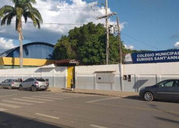 Adolescente que atirou em aluna na escola, tem suposto perfil na internet com ameaças, identificado pela polícia