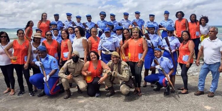 Madre de Deus: Creche Deus Menino realiza desfile cívico