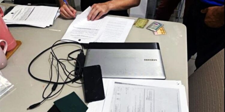 PF prende haitiano suspeito de falsificar vistos brasileiros em Candeias.