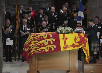 Caixão revestido de chumbo: entenda como corpo da rainha Elizabeth II consegue suportar dias sem ser enterrado