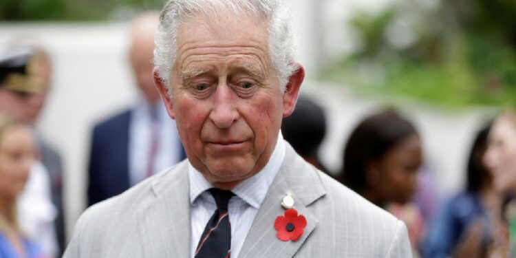 Príncipe Charles assume o trono