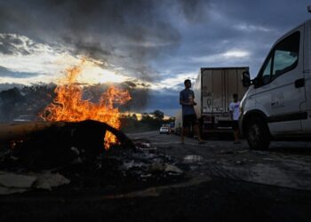 Alexandre de Moraes manda polícia agir imediatamente para liberar vias bloqueadas por caminhoneiros