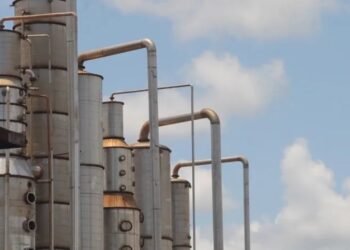 Três funcionários ficam feridos após explosão de fusível em usina na Bahia