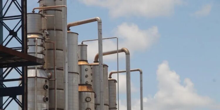 Três funcionários ficam feridos após explosão de fusível em usina na Bahia