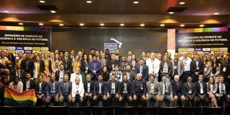 CBF anuncia criação de comissão voltada ao combate do racismo e da violência no futebol