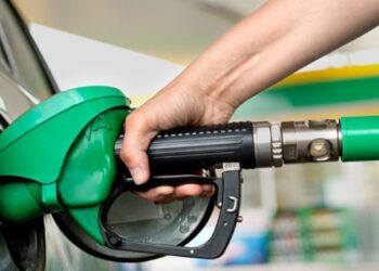 Preço da gasolina sobe pela terceira semana seguida nos postos, diz ANP