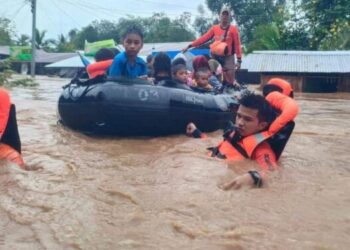 Tempestade deixa 42 mortos e dezenas de desaparecidos após inundações