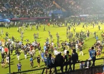 Briga em estádio de futebol, causou 174 mortes