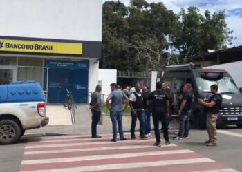 Bahia: Homem é sequestrado e tem corpo coberto de explosivos por assaltantes em Mata de São João