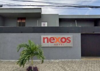 Casal chama a polícia após encontrar câmera escondida em quarto de motel