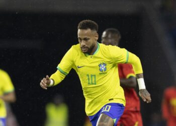 Lesionados, Neymar e Danilo estão fora da fase de grupos da Copa do Mundo