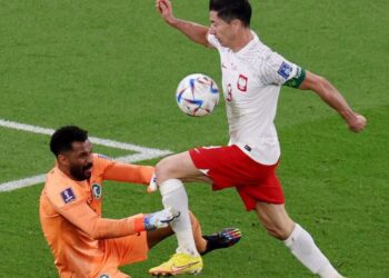 Com gol de Lewandowski, Polônia derrota Arábia Saudita por 2 a 0