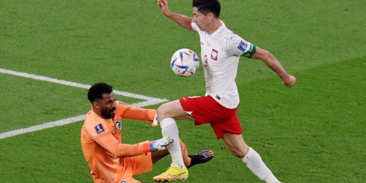 Com gol de Lewandowski, Polônia derrota Arábia Saudita por 2 a 0