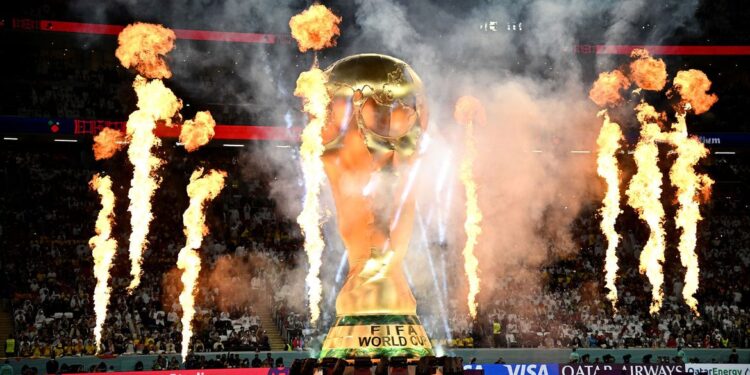 Copa do Mundo 2022: Cores, mensagem de inclusão e Morgan Freeman marcam abertura