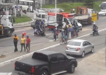 Candeias: jovem fica gravemente ferido em acidente de moto