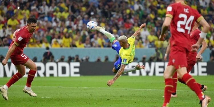 Brasil vence a Sérvia na estreia da Copa com show de Richarlison
