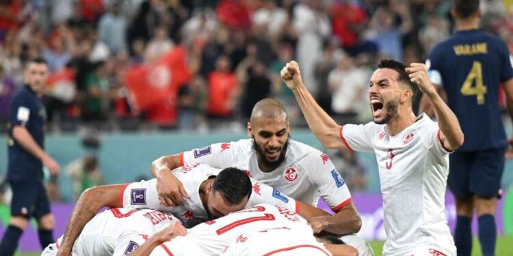 França leva golaço e sofre derrota histórica para a Tunísia 