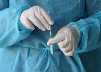 Infectologista afirma que a Covid-19 não vai nos deixar; a subvariante da Ômicron é a continuação da doença