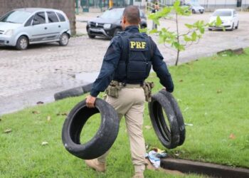 PRF começa a dissolver protestos dos caminhoneiros em estradas; no país, há mais de 200 pontos de bloqueio