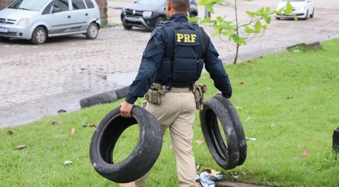 PRF começa a dissolver protestos dos caminhoneiros em estradas; no país, há mais de 200 pontos de bloqueio