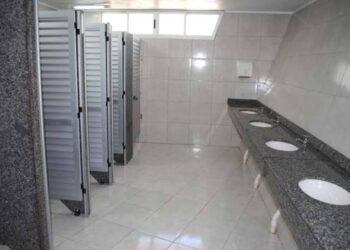 Filmar mulher em banheiro sem consentimento pode dar até um ano de prisão