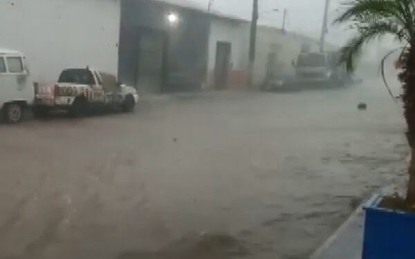 Fortes chuvas atingem diversas cidades da BA, Alagoinhas registrou alagamentos em ruas unidades de saúde e famílias estão desabrigadas