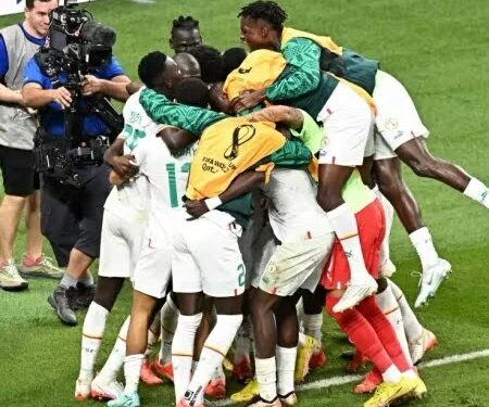 Senegal mostra força, bate Equador e vai às oitavas de final