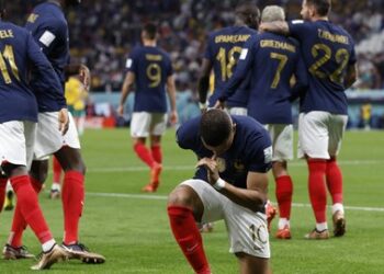 Em sua estréia na Copa França goleia a Austrália