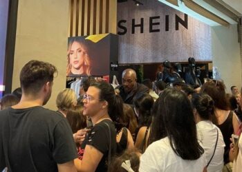 Brigas, confusão e longas filas marcam abertura da Shein em SP