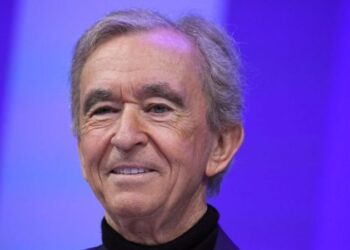 Conheça o francês que tomou o lugar de Elon Musk como homem mais rico do mundo