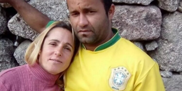 Homem esfaqueia, estrangula e assassina ex-esposa por ciúmes